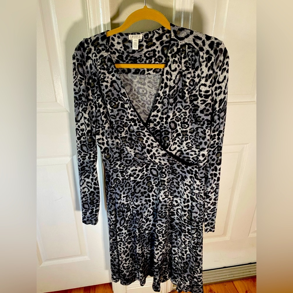 Dress Spense. Sweater like warm.V-neck.Women’s Large. NWOT